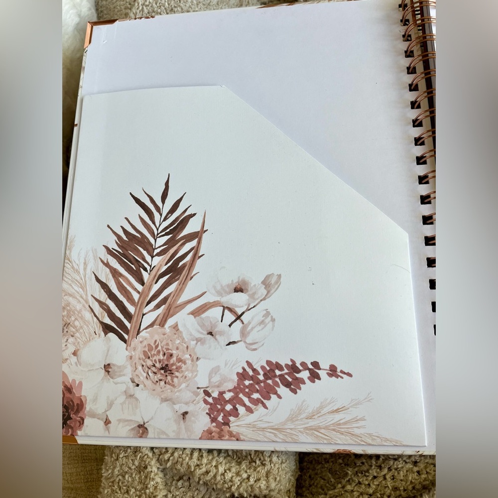 **Brand New** Wedding Planner (Hardcover) - Picture 4 of 15